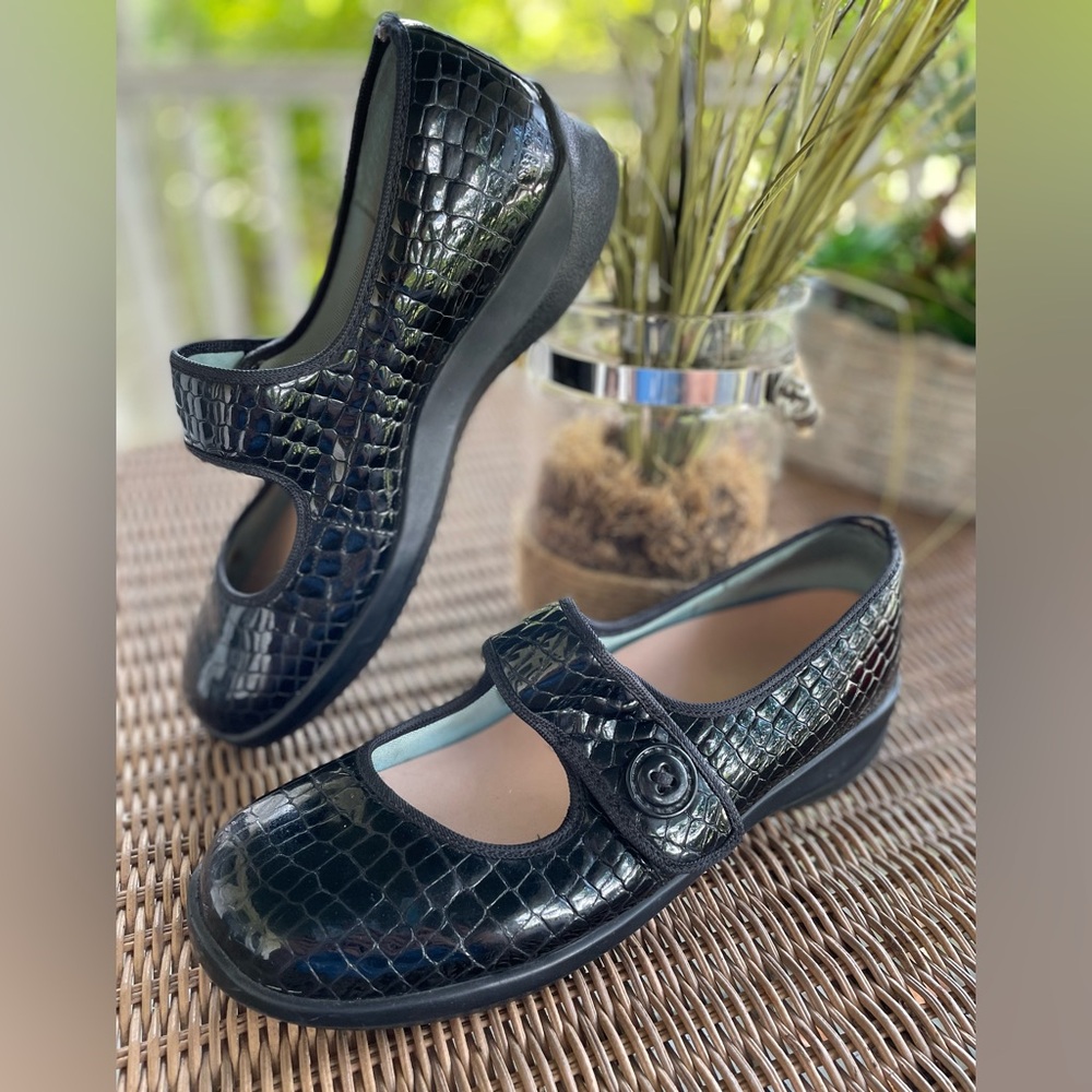 Black Crocodile Pattern Mary Jane Shoes